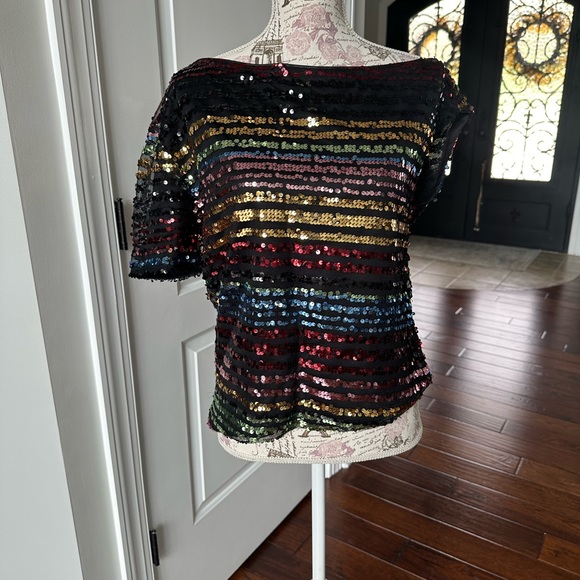 Top - Picture 2 of 2